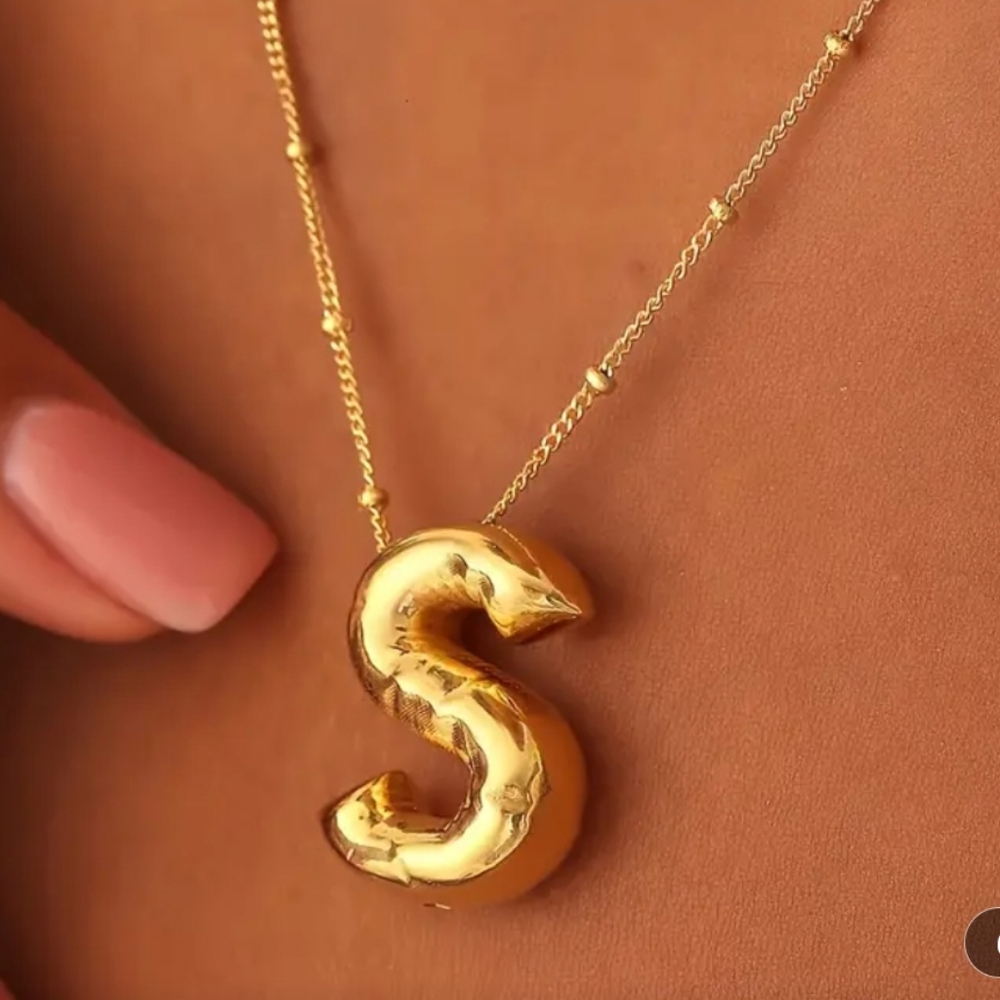 🆕️ Gold Initial "S" Pendant Necklace